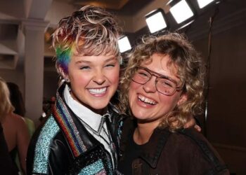 JoJo Siwa yaciye inyuma umukunzi Kath Ebbs nyuma yo kwiyemeza ko atakiri umutinganyi kuri ‘Celebrity Big Brother UK’