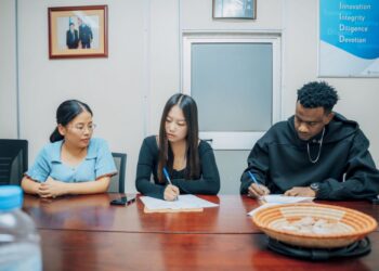 Rocky Kimomo yasinye amasezerano azamufasha kwerekana filime ze kuri StarTimes