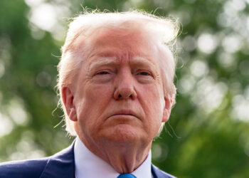 Ubutegetsi bwa Trump bwemeye gusubiza abanyeshuri ibihumbi uburenganzira bwo gukomeza amasomo muri Amerika