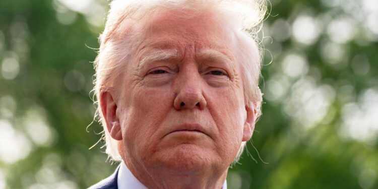 Ubutegetsi bwa Trump bwemeye gusubiza abanyeshuri ibihumbi uburenganzira bwo gukomeza amasomo muri Amerika