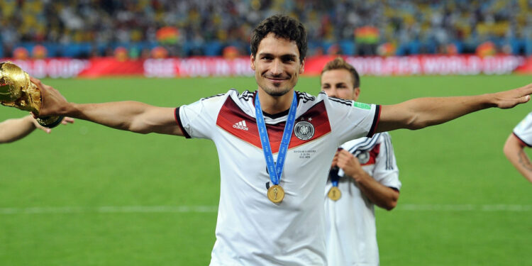 Mats Hummels myugariro w’Ubudage yasezeye gukina umupira w’amaguru nk’uwabigize umwuga