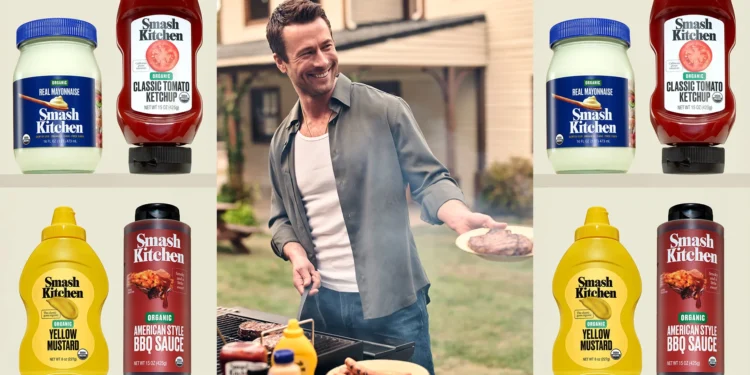 Glen Powell yatangije ku mugaragaro Smash kitchen mu birori bikomeye byabereye i Los Angeles