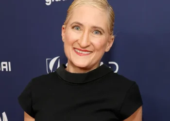 Umuhanzikazi Jill Sobule yapfiriye mu muriro wibasiye Inzu Ku myaka 66.