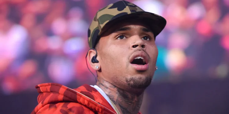 Chris Brown yongeye gutungurana: Yatawe muri yombi akekwaho gukubita no gukomeretsa bikabije