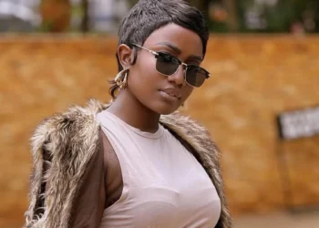 Lydia Jazmine arasaba sosiyete guhagarika gushyiraho abagore igitutu cyo gushakwa no kubyara.