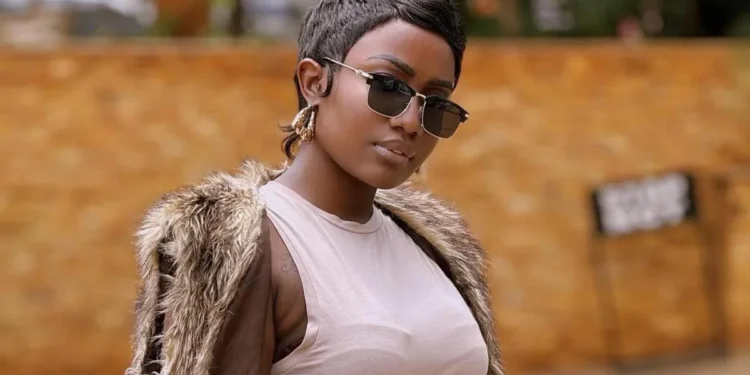 Lydia Jazmine arasaba sosiyete guhagarika gushyiraho abagore igitutu cyo gushakwa no kubyara.