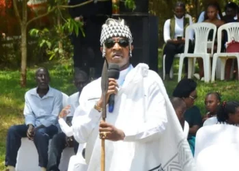 Inzozi zibaye impamo; Frank Gashumba yajyanye umukunzi we kumweraka mu muryango