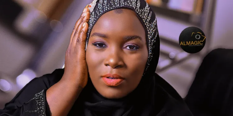 Stecia Mayanja yiteguye guhatana n’umuhanzikazi uwo ari we wese, asaba miliyoni 100 UGX nk’igihembo.