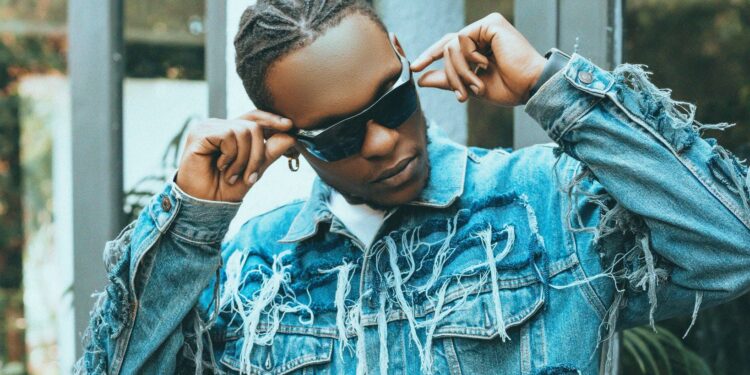 Gweda 21, Umuhanzi nyarwanda ubarizwa mu gihugu cya Canada uri kuvugisha abatari bake mu bakunzi b’umuziki