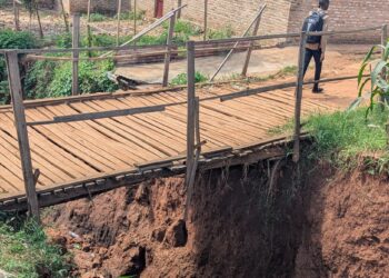 Abaturage bo mu Kagari ka Bwerankori na Kigarama baratakira Leta ko yabubakira ruhurura n’ikiraro bikomeye