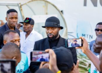 Eddy Kenzo yihanangirije Bebe Cool wamushinje kudashobora kurenga Uganda