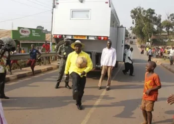 Perezida Museveni yatangaje impamvu adafana amakipe y’i Burayi y’umupira w’amaguru.