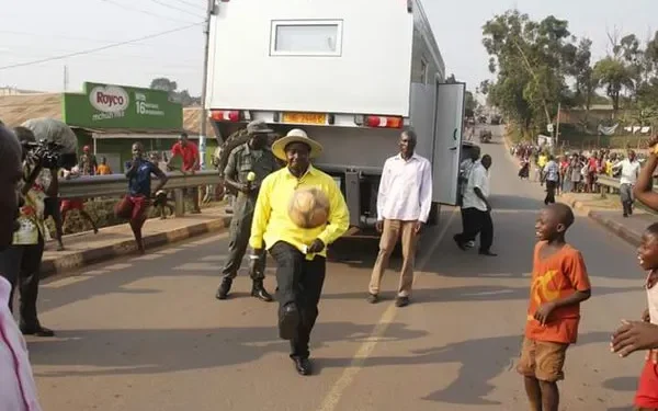 Perezida Museveni yatangaje impamvu adafana amakipe y’i Burayi y’umupira w’amaguru.
