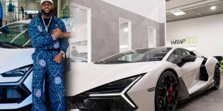 Davido yongeye kwishongora nyuma yo kugura imodoka ya Lamborghini nshya ihagaze miliyari 1.8 Frw