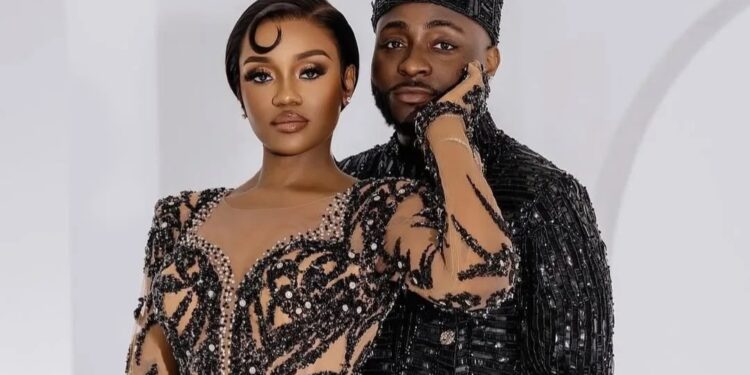 Abaherwe 23 bakoresheje indege zabo bwite mu bukwe bwa Davido na Chioma.