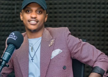 Junior asanganywe intimba ikomeye nyuma yo gupfusha abamukundaga no gusubika umuziki