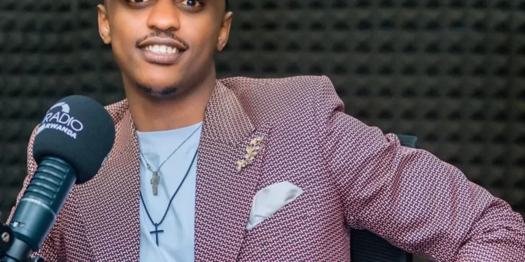 Junior asanganywe intimba ikomeye nyuma yo gupfusha abamukundaga no gusubika umuziki