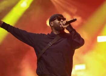 Levixone na Desire Luzinda basezeranye imbere y’Imana, Eddy Kenzo abagabira inka ebyiri.