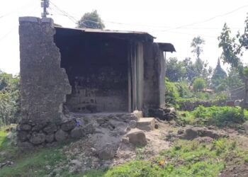 Nyabihu: Bamwe mu baturage babuze iyo bakinga umusaya, barasaba ubufasha bwo gusanirwa inzu zabaguyeho