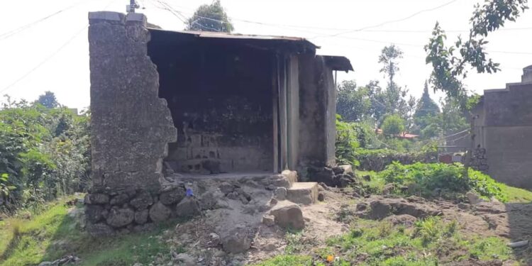 Nyabihu: Bamwe mu baturage babuze iyo bakinga umusaya, barasaba ubufasha bwo gusanirwa inzu zabaguyeho