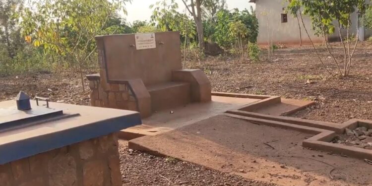 Nyabikokora: Abaturage bavuga ko amavomero ahari ari aya baringa kuko amazi aza rimwe na rimwe