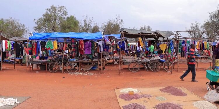 Kirehe: Abacuruzi ba Kigufi bavuga ko bahangayikishijwe n’urugomo rw’abitwaza intwaro gakondo mu isoko