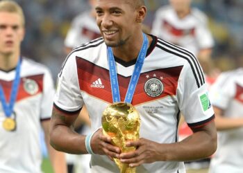 Jerome Boateng yasezeye gukina umupira w’amaguru nk’uwabigize umwuga
