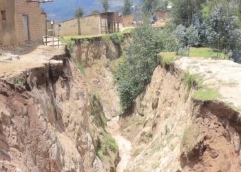 Nyabihu: Ruhurura yaciye inkangu hagati mu ngo z’abaturage