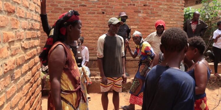 Abatuye Gashinya ntibumvikana n’ubuyobozi kubera kubima imfashanyo zatanzwe n’umuterankunga