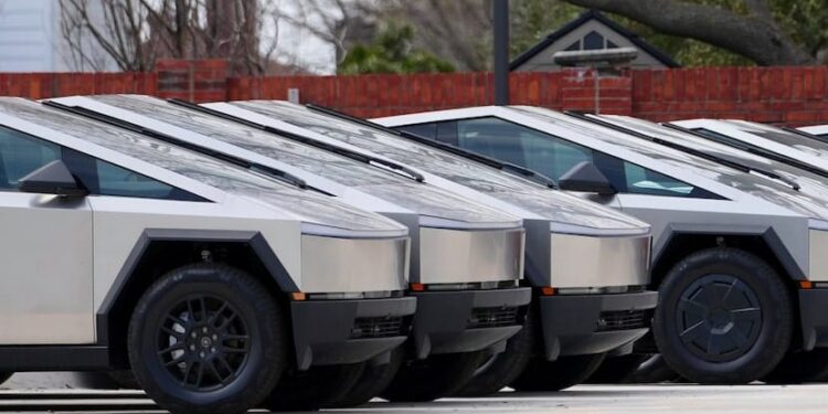 Imodoka ‘Cybertruck’ zisaga ibihumbi 63 zagaragaweho ikibazo cy’amatara