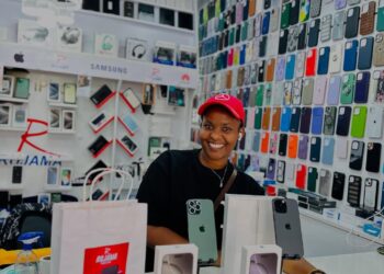 Iduka ‘Rujama Phones Shop’ rikomeje korohereza abaguzi, nyuma yuko rihananuye ibiciro