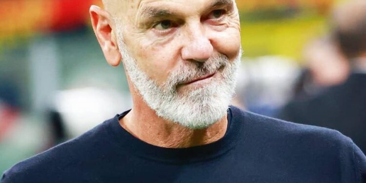 Fiorentina yirukanye umutoza Stefano Pioli, nyuma y’umusaruro muke