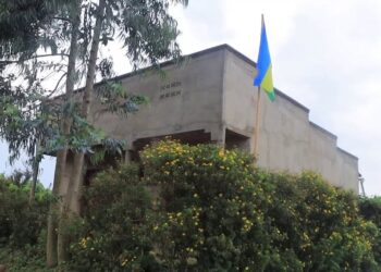 Abatuye i Bihungwe baratabaza kubera kubuzwa kubaka no kuvugurura