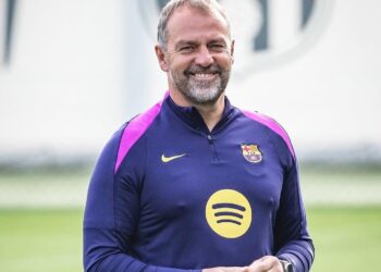 Hansi Flick yahakanye ibihuha by’uko azasohoka muri Barcelona mu mwaka wa 2026
