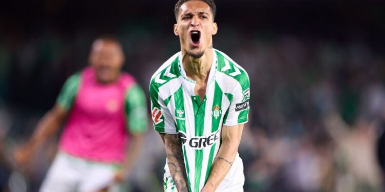 Antony yongeye kugira abafana, nyuma y’amagorwa yagiriye i Manchester