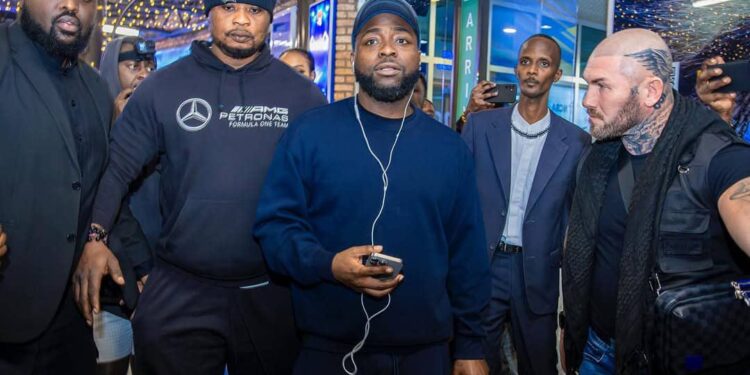 Davido yageze i Kigali aho agiye kumurikira album nshya yise ‘5ive’