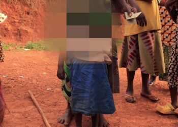 Kabarondo: Umwana w’imyaka ibiri watawe n’ababyeyi be, akomeje gutera impungenge abaturage