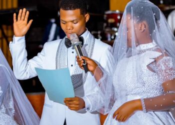 Rachel Uwase yasezeranye imbere y’Imana n’umukunzi we Shafati mu itorero rya ADEPR Segeem