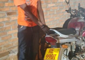 Masaka: Umujura yafashwe asunika moto yibye