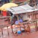 Abacururiza mu Isoko ryo mu Irebezo baratabaza ku gihombo baterwa n’isoko ritagira inyubako