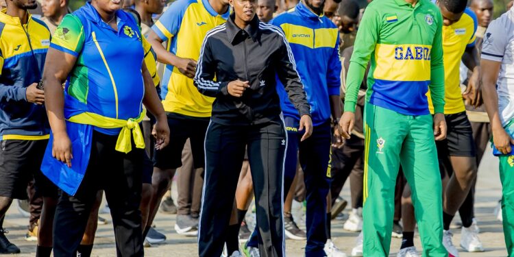 Abakinnyi b’ikipe y’Igihugu Cameroon na Gabon bifatanyije n’Abanya-Kigali muri siporo rusange