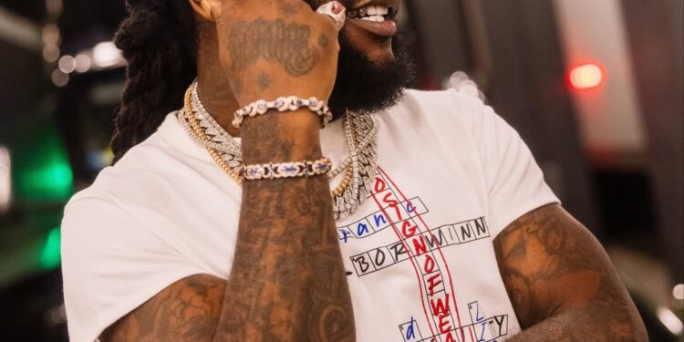 Kubera imikufi n’imitako bihenze cyane yari yambaye byatumye abangamirwa n’abashinzwe umutekano mu gihugu cya Maroc