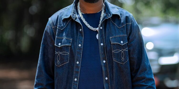 Eddy Kenzo yasubiye ku ntebe y’ishuri