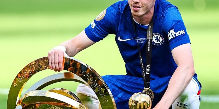 Liam Rosenior yahakanye ibihuha bivuga ko Cole Palmer agiye kwerekeza muri Manchester United