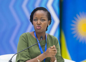 Minisitiri Ingabire Paula yasobanuye impamvu mu Rwanda imbuga nkoranyambaga zitaratangira guhemba abazikoresha mu buryo bwa Ads