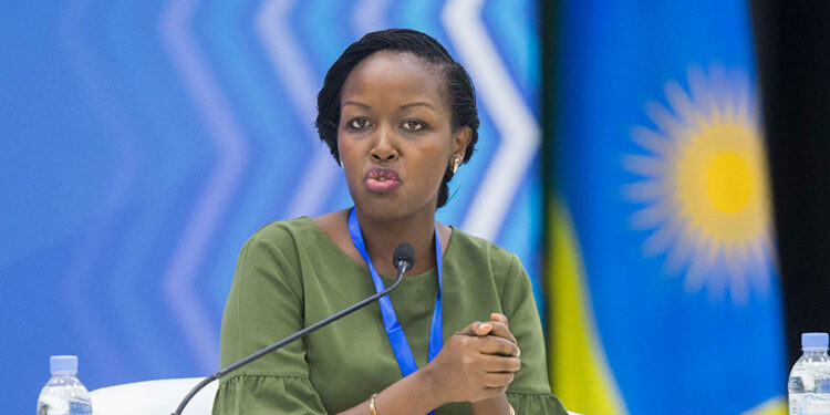 Minisitiri Ingabire Paula yasobanuye impamvu mu Rwanda imbuga nkoranyambaga zitaratangira guhemba abazikoresha mu buryo bwa Ads