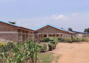 Serivisi zitanoze i Kayenzi zirakemangwa n’abagana ivuriro