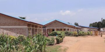 Serivisi zitanoze i Kayenzi zirakemangwa n’abagana ivuriro