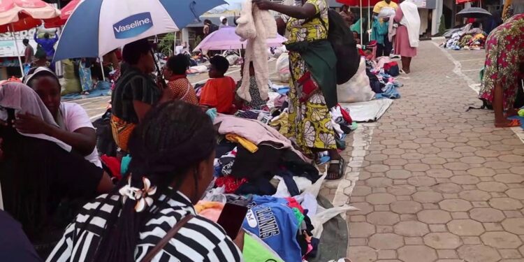 Abacuruzi bo muri Duhahirane Gisozi baratakamba kubera amategeko abagonga yashyizweho batabanje kugishwa inama