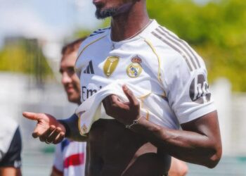 Abakunzi b’umupira w’amaguru bahora bibaza uko byari kugenda iyo Pogba yerekeza i Madrid